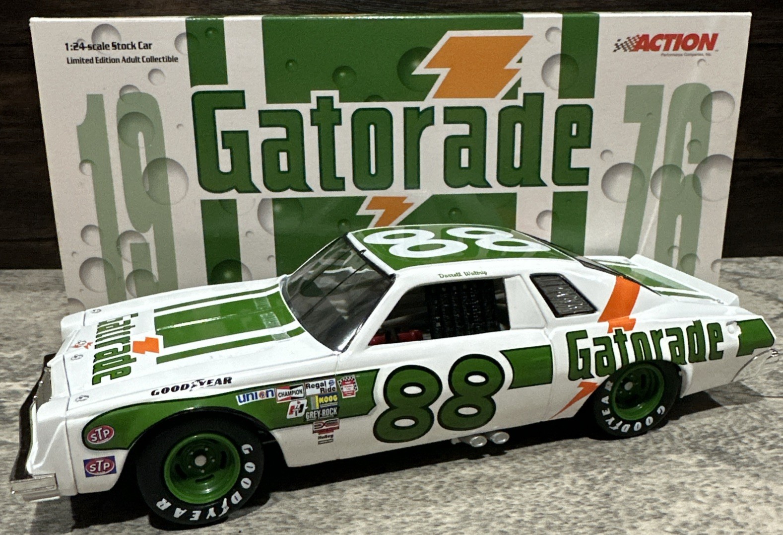 1976 Darrell Waltrip #88 Gatorade Chevy Malibu 1/24 Action Nascar Diecast Bank