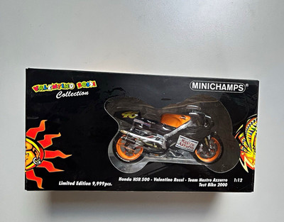 MINICHAMPS Honda NSR 500 Valentino Rossi Team Nastro Azzurro Test Bike 2000 1:12