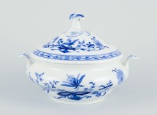 Portapacchi in porcellana con coperchio e decorazione Blue Onion. Baviera, Ge...