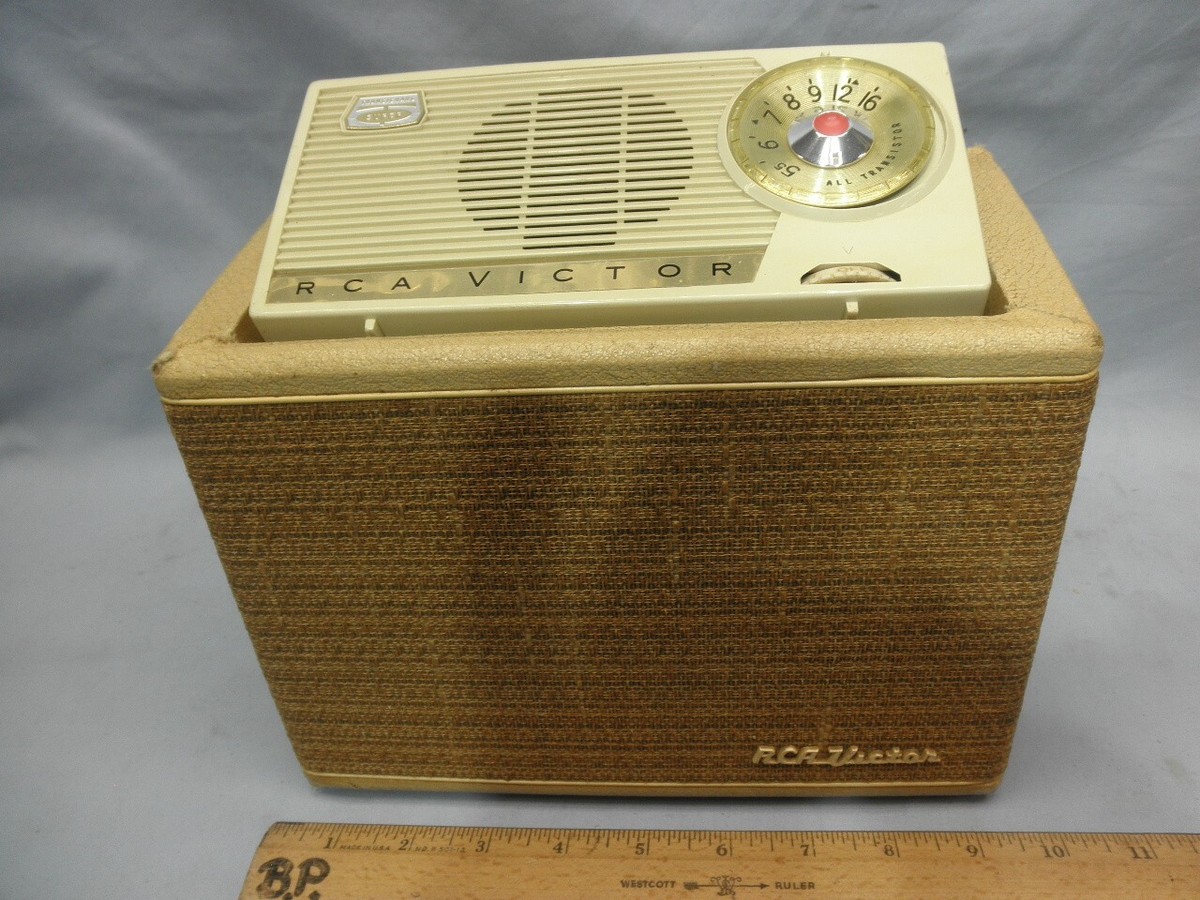 Museum Quality 1958 RCA Victor 1-BT-21 6 Tr Radio with BCS-4