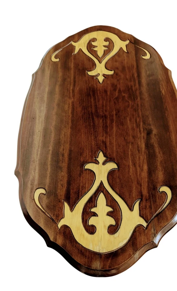 Mesa auxiliar vintage ovalada de nogal con patas talladas y borde de corteza de pastel Foto 4 de 4