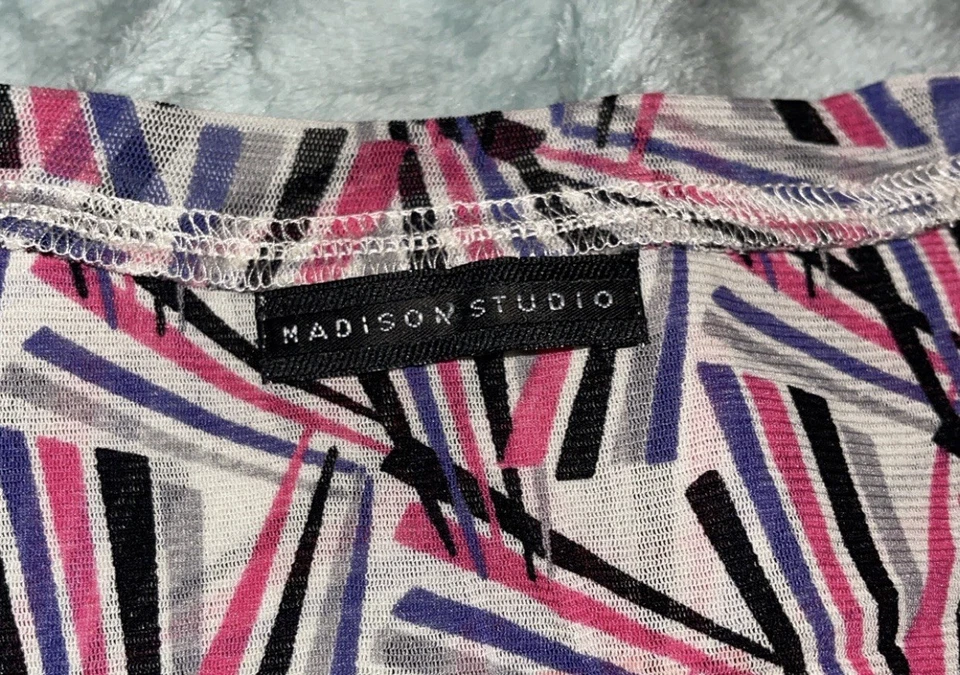 Top de malla colorido inspirado en los años 80 - Madison Studio grande  Foto 4 de 4