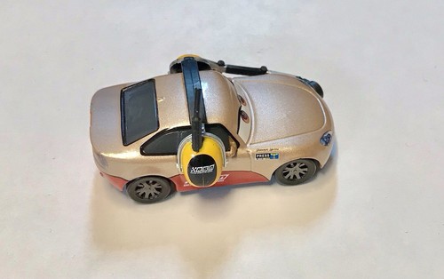 Disney Pixar Cars 3 "SHANNON SPOKES" Die cast Car - Picture 2 of 9