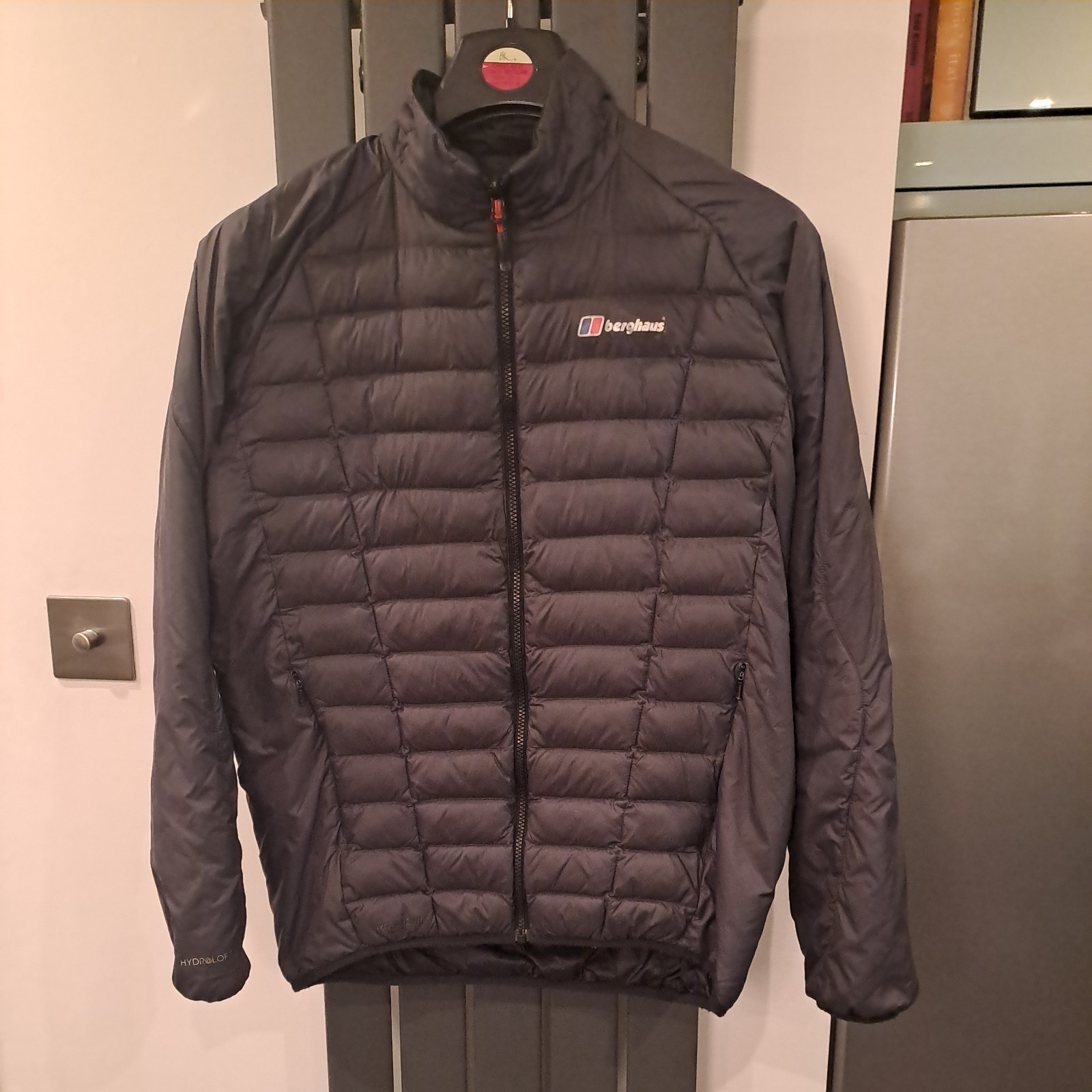 Berghaus HydroLoft Reversible Puffer Jacket Men’s M Black Grey Down Outdoor Logo