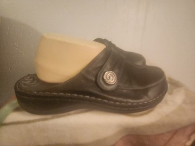 Propet Womens sz 10 2E Black Leather Slip Resistant Clogs Mules Shoes #46