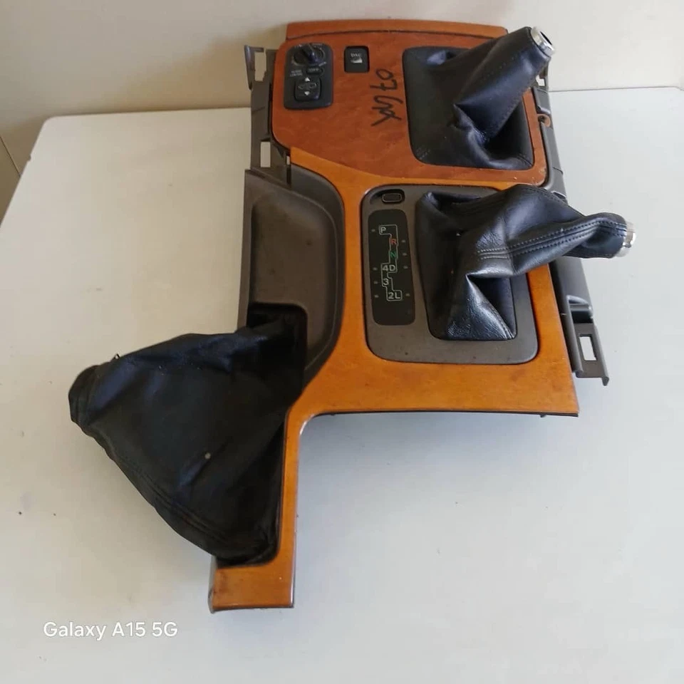 11 Lexus GX460 отделка, центральная консоль, с деревянным подстаканником 55620-60180 - Изображение 2 из 2