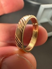 18 Carat Gold 4g Wedding Wing/Band Size M-N - Great Condition