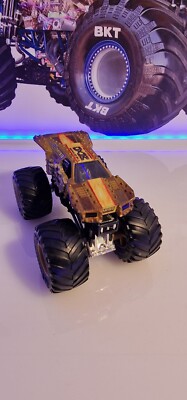 Monster Jam Monster Truck MAX-D Maximum Destruction 1:64