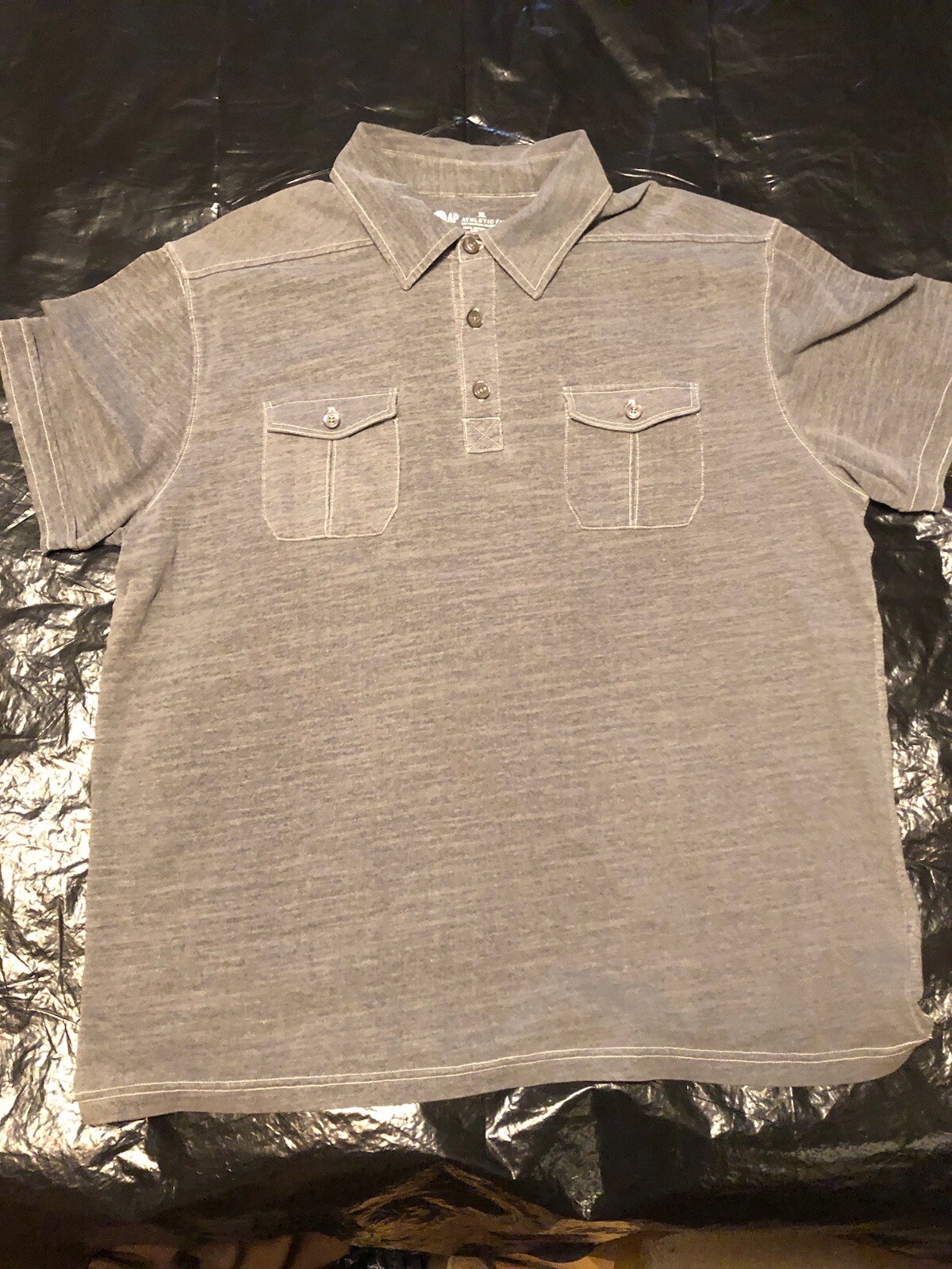 Men’s Gap Three Button Collared Short Sleeved Shi… - image 1