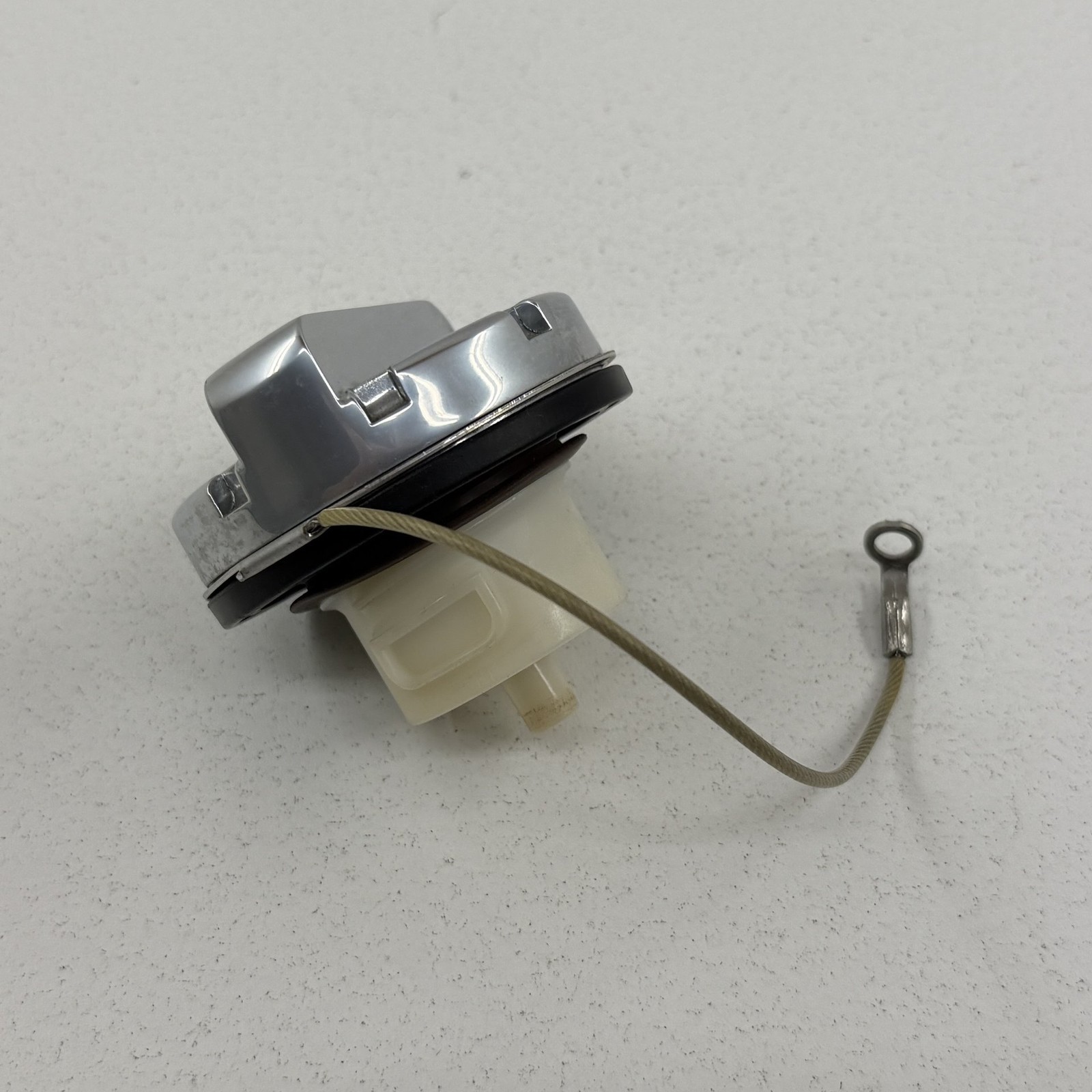 Aston Martin V8 2006-2017 Fuel tank filler