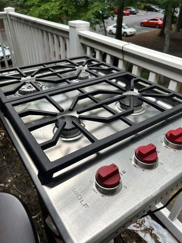 Wolf CG304P/S 30" Professional Gas Cooktop 4 Burner Stainless