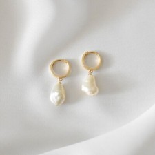 14k gold pearl hoop earrings, Real Pearl Earrings, Pearl Huggie Earrings