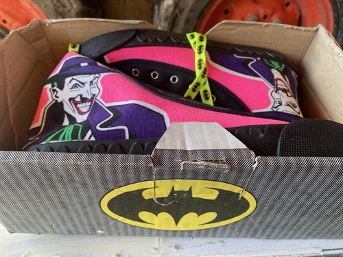 STIVALE IN TELA BATMAN/JOKER 8 OCCHIELLI COLORE: MULTITAGLIA: 7 fumetti - Foto 5 di 6