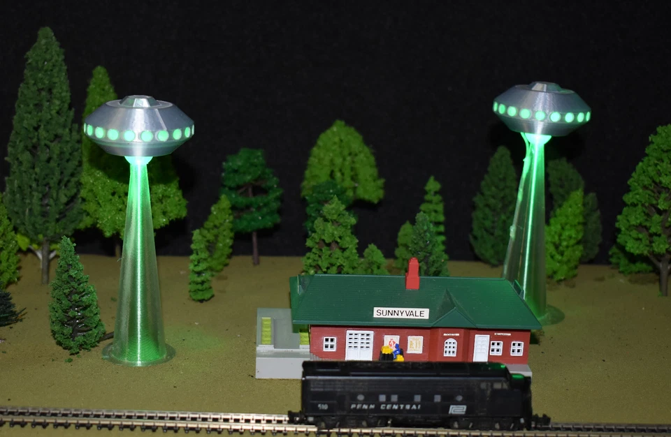 Trens em escala N Z UFO disco voador nave espacial com feixe de laser verde abdução - Imagem 3 de 4