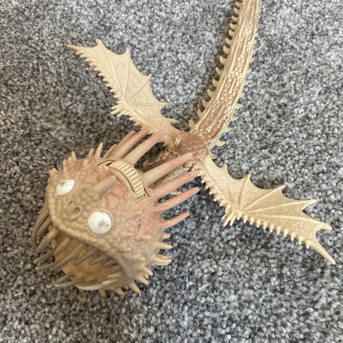 Come addestrare il tuo drago che sussurra Death Dragon personaggio con denti rotanti - Foto 3 di 6