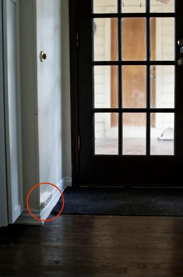 Juego de 2 luces nocturnas con sensor de movimiento iluminador de piso Penguin Lites con baterías Foto 3 de 4