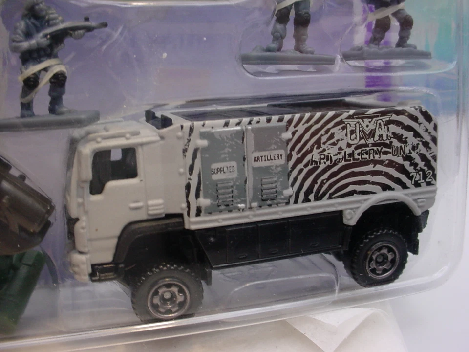 Matchbox BATTLE KINGS Set Urban Patrol☆Jeep Wrangler;Desert Thunder,figures☆ - Image 3 of 4