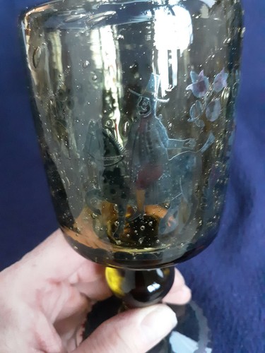 Hand Blown and Decorated Green Glass Goblet w/ Horse Riders and Dogs - 第 1/5 張圖片