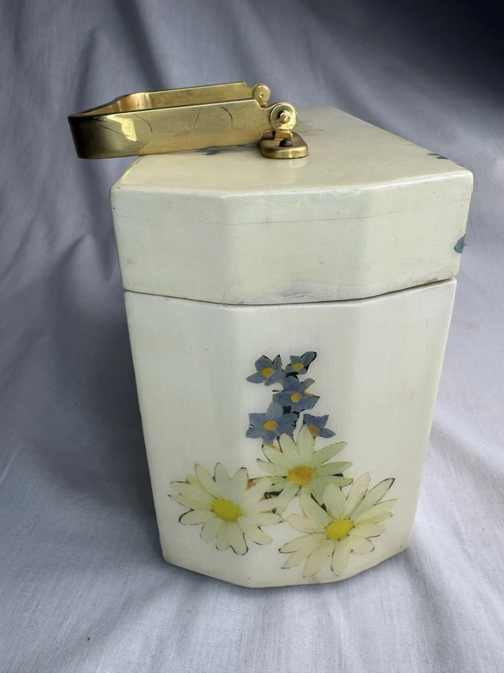 Vintage 1970s Boho Box Purse Decoupage Flowers W/ Kiss Clasp Brass - Image 3 of 4