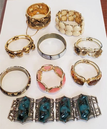 Lot of 9 Vintage Bracelets Unmarked Unbranded Costume Jewelry
