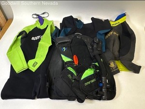 Mixed Lot Of Diving Swimming Gear (Body Glove, Sea Quest)