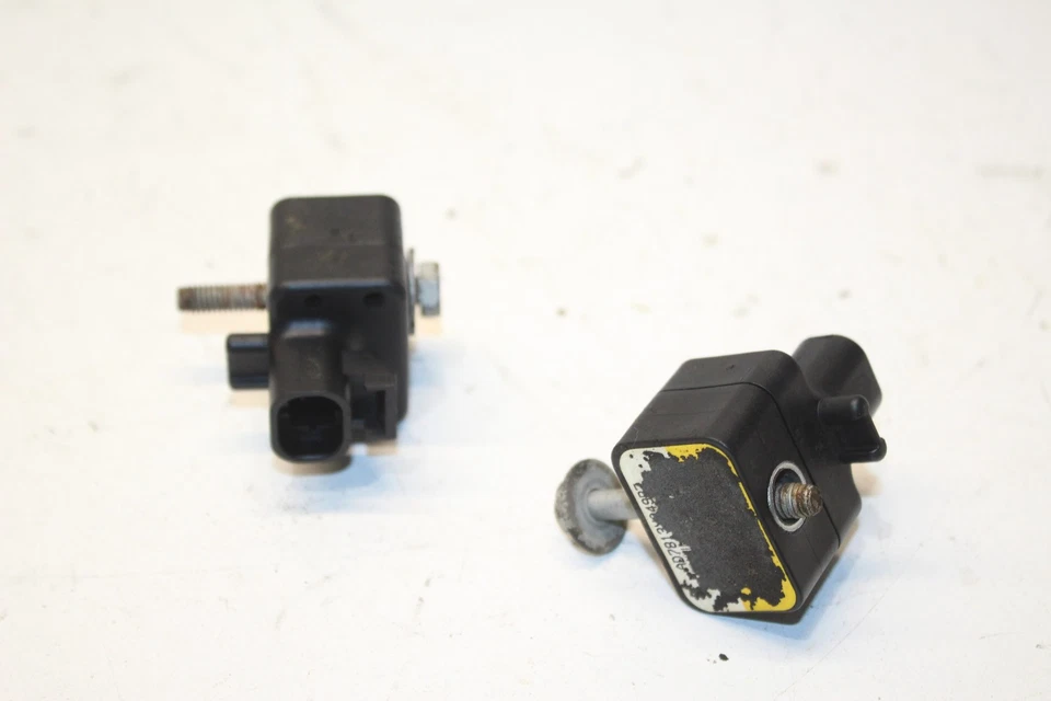 2003-2007 HUMMER H2 6.0 FRONT BUMPER SENSORS OEM - Image 3 of 4