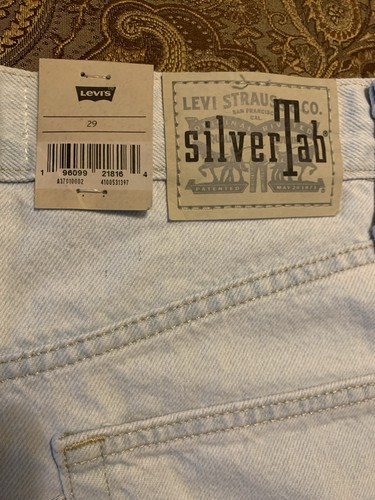 Pantaloncini donna Levi’s SilverTab vita alta mamma taglia 29 denim blu chiaro nuovi con etichette W773 - Foto 7 di 8