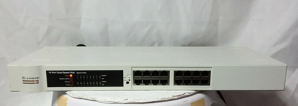 Linksys 16 Port RJ45 10/100 Mbps Ethernet Network Desktop LAN HUB Power  NEW BOX - Image 3 of 3