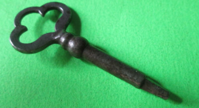 VINTAGE SEWING MACHINE KEY HAS FOUR 4 SIDES MANY MORE KEYS LISTED HERE hw4BBR