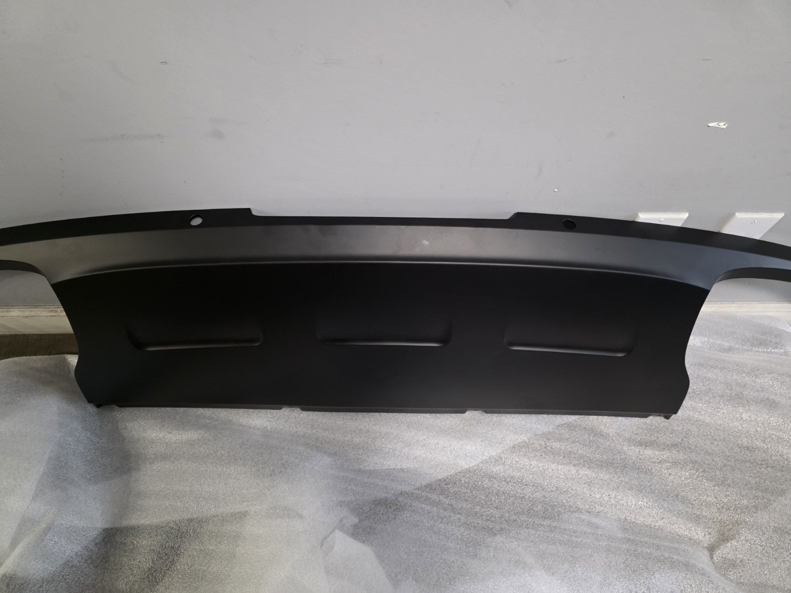 BENTLEY BENTAYGA REAR BUMPER DIFFUSER OEM 36A807521GRU