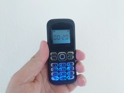 Alcatel OT-132 schwarz (entsperrt) Handy Simple Basic Classic Ältere Retro