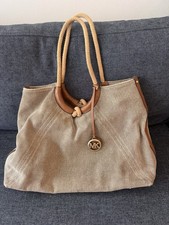 Michael Kors grande beige tote chiusura zip manici corda oro ferramenta charm