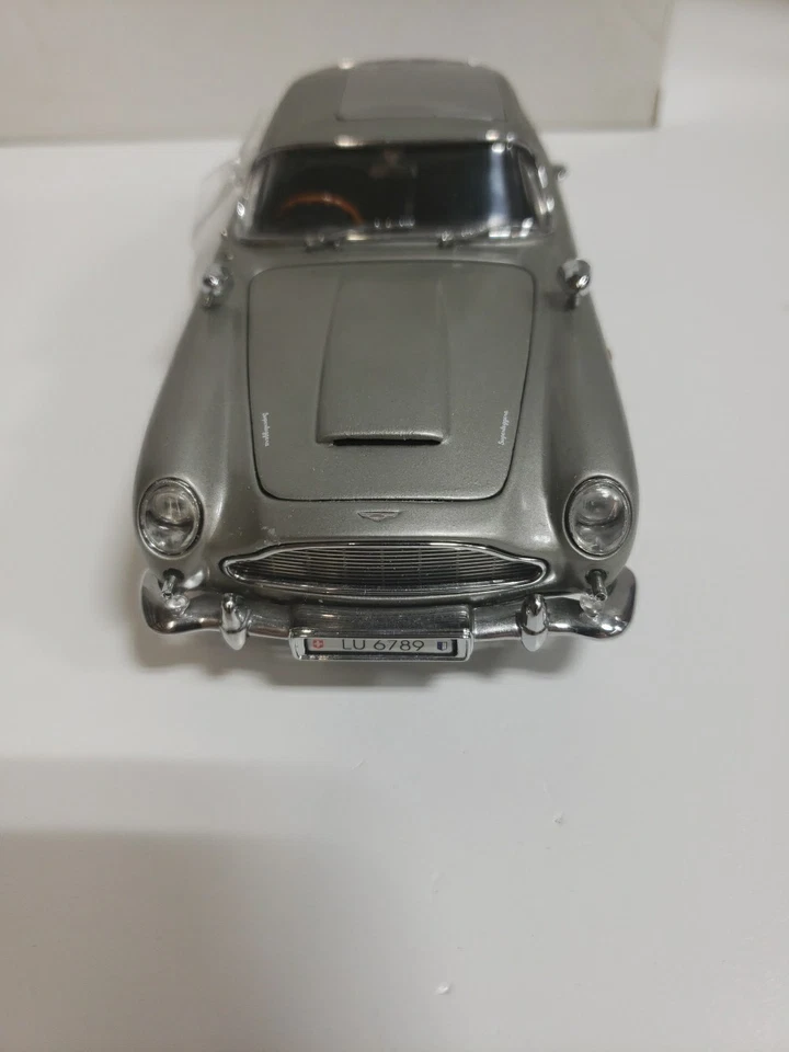 Aston Martin DB5 1964 Danbury Mint, James Bond 007 plata 1/24 diecast con caja Foto 4 de 4