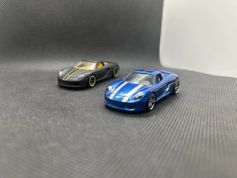 Hot Wheels HW Exotics 4/10 черный Porsche Carrera GT синий Carrera GT 2 автомобиля отдельно - Изображение 4 из 4