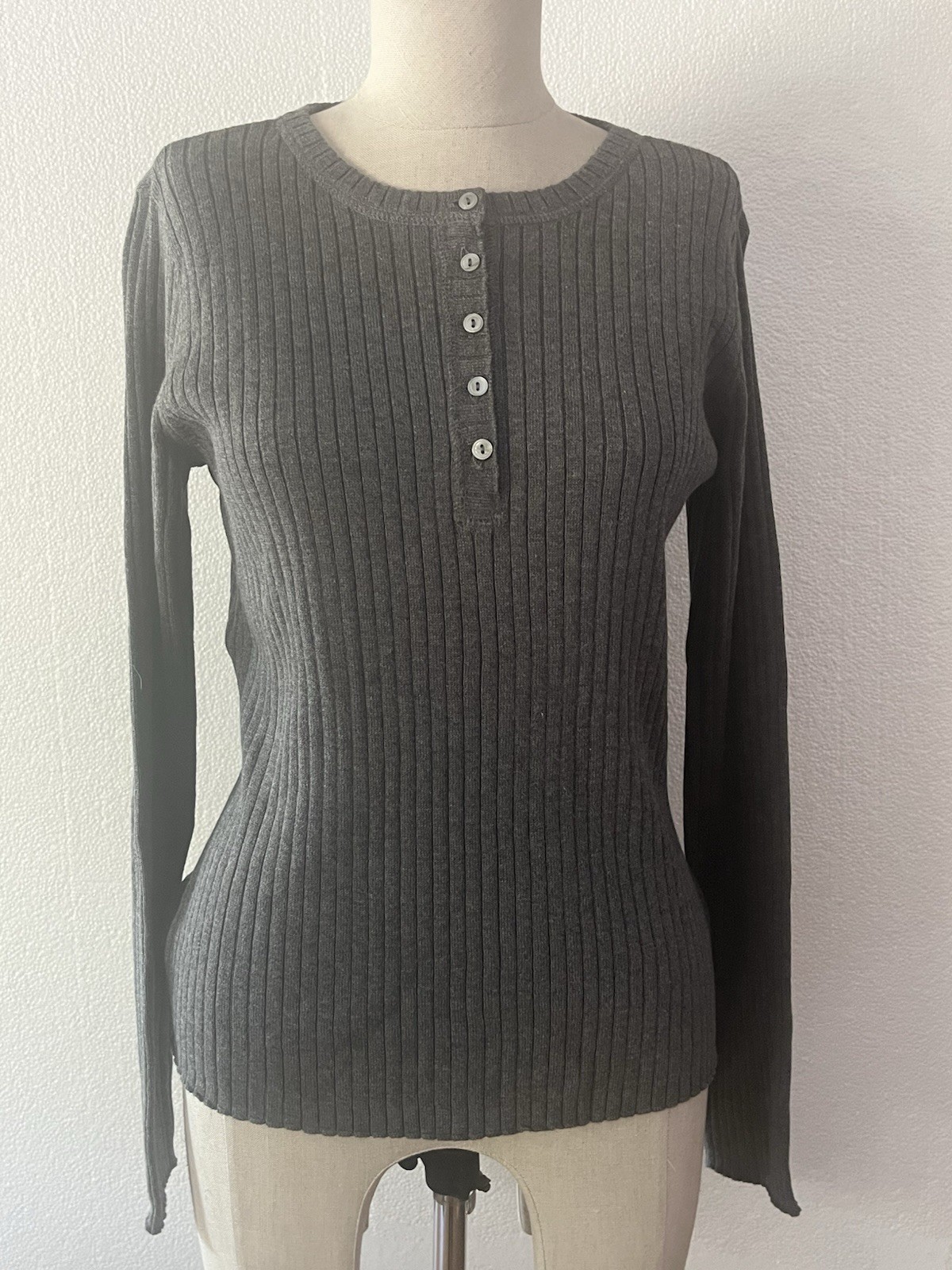 Liz Claiborne Lizwear Jeans Sweater Size Small Grey Henley Sweater Pullover LS