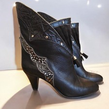 Black Leather  Vintage 1980s 80s RAYNE Statement Silver Ankle High Heel Boots  5