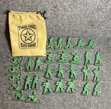 STRIKE FORCE ELITE SQUAD Pouch Green Army Men 30 13 Unique Poses EUC