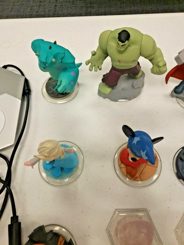 Disney Infinity Lot 15 Incredibles Marvel Monsters Inc Disney and Base - Picture 2 of 11