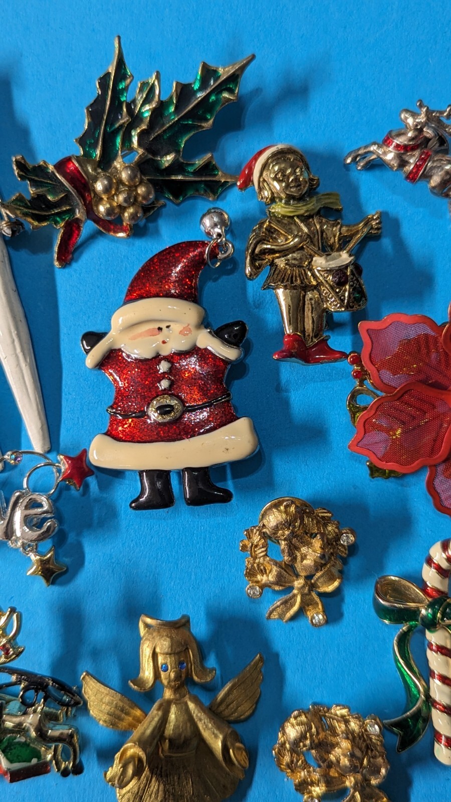 Lot Of Collectible Vintage Christmas Brooches/Pins Santa. Wreaths