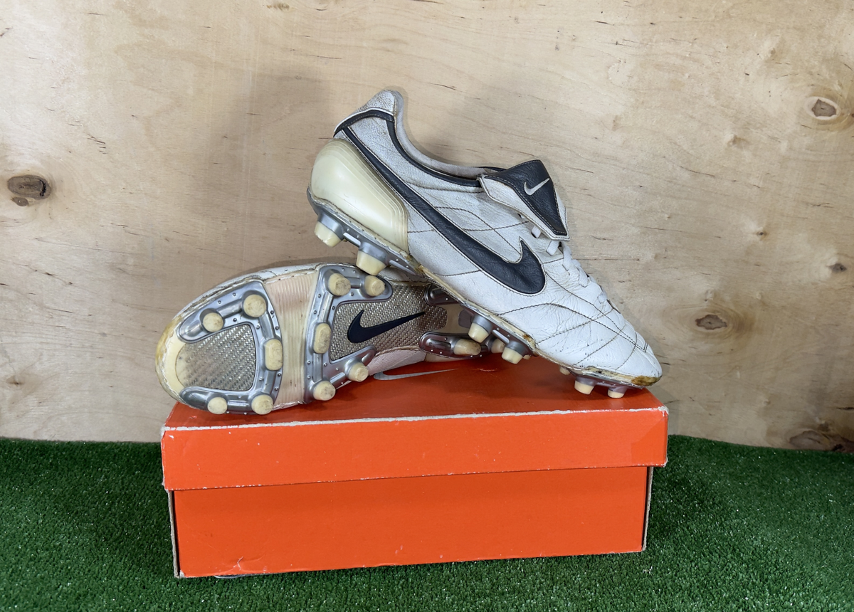 Nike Tiempo Legend 10 R10 FG 【公式通販】