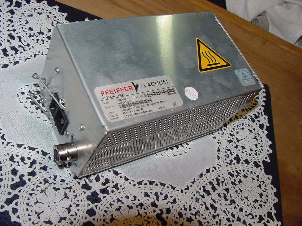 Pfeiffer Vacuum TPS 400, D-35614 Asslar, Power Supply In 100 Pfeiffer Vacuum TPS 400, D-35614 Asslar, Power Supply In 100
