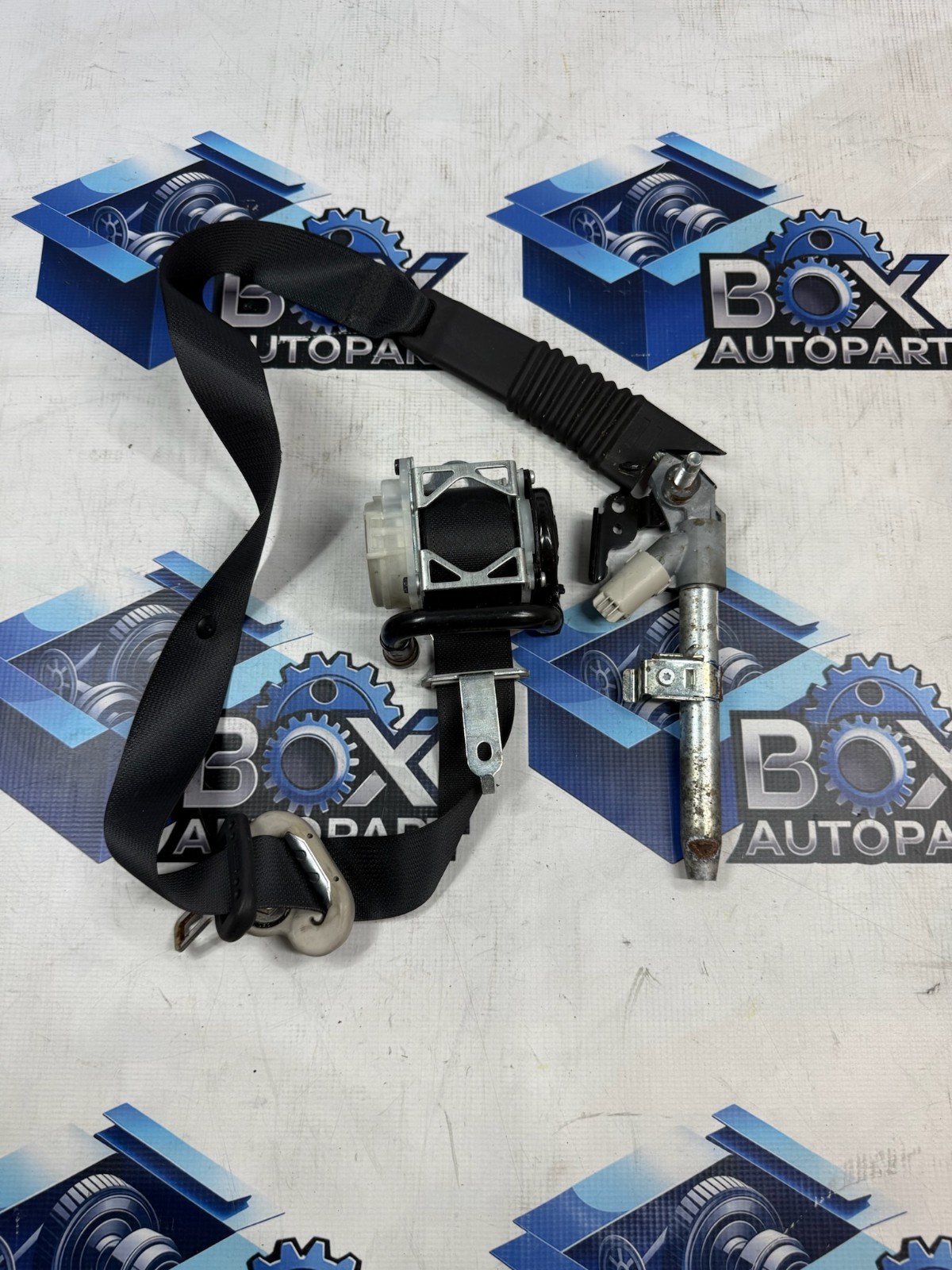 2017 2018 Mazda 3 RH Black Passenger Seat Belt Retractor TI-H029