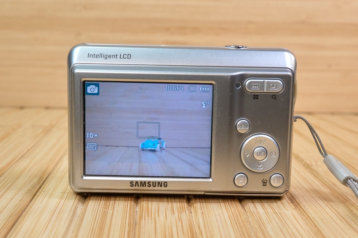 Samsung ES15 10.2MP Compact Digital Camera, 3X Optical Zoom
