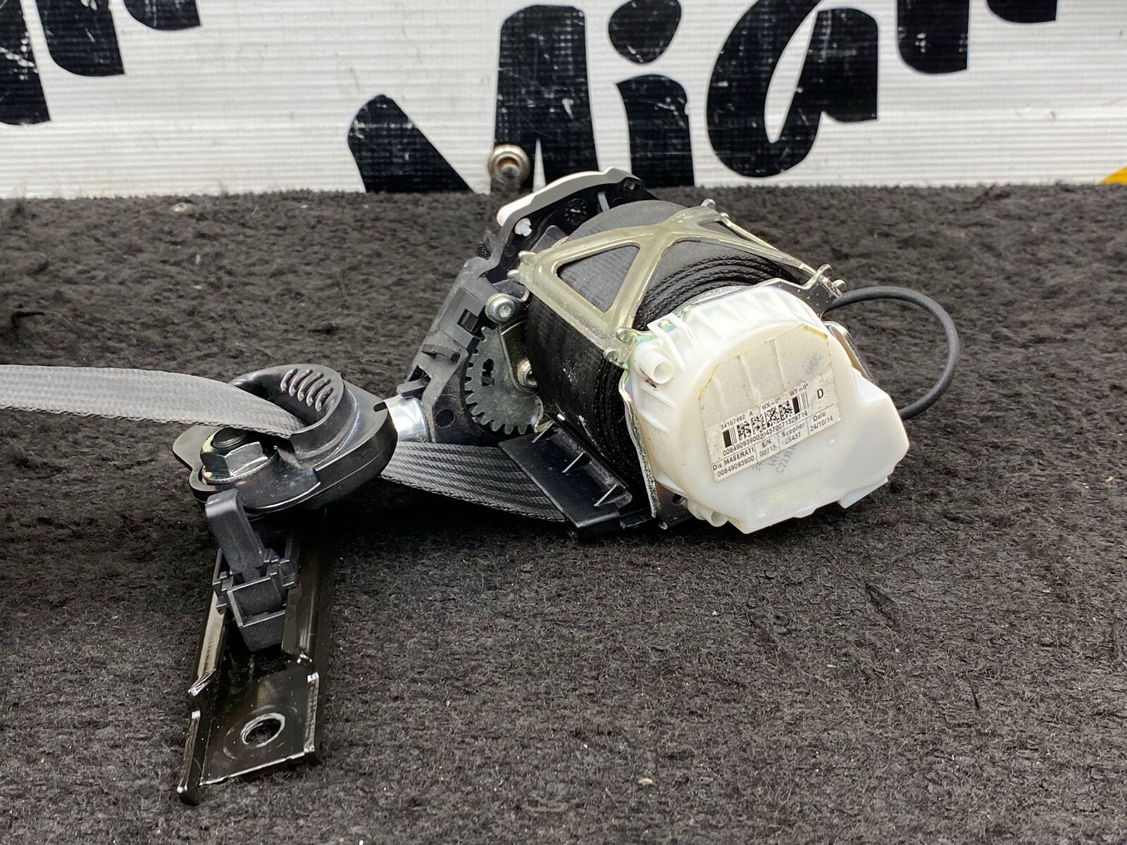 2015 Maserati Granturismo MC OEM Driver Left Front Seat Belt Retractor W/ Cover