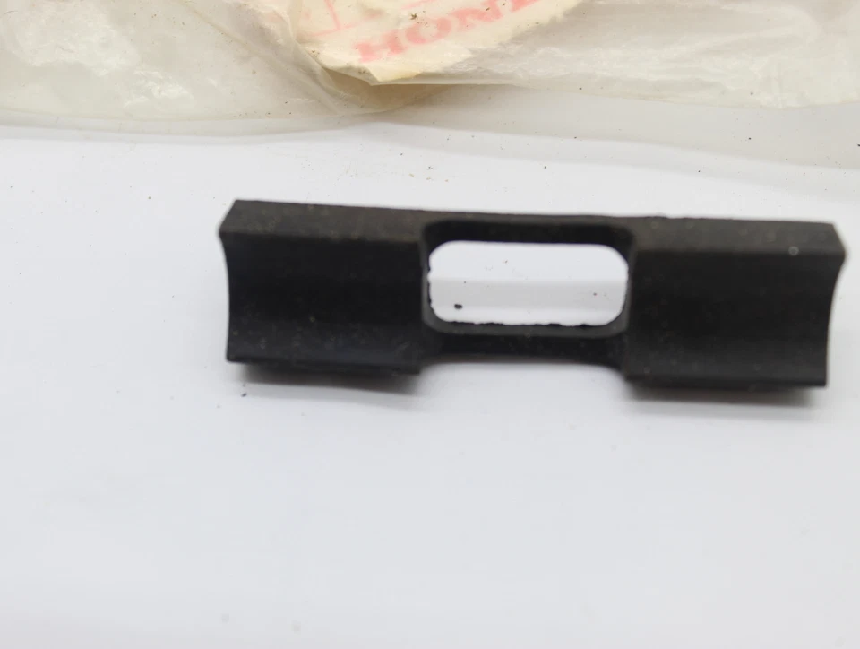 Honda Goldwing 1200 1986 maletero trasero centro goma 81118-MG9-770 Foto 3 de 4