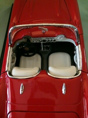 ROAD TOUGH CHEVROLET CORVETTE 1957 ~ NO. 92018 ~ 1:18 DIE-CAST