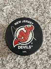 Vtg Scott Niedermayer New Jersey Devils SIGNED HOCKEY VEGUM PUCK NHL Slovakia