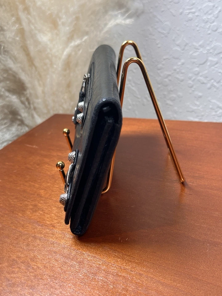 Carteira Balenciaga preta cravejada de prata longa dobrável - Imagem 2 de 4