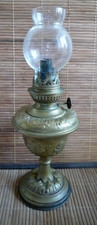Ancienne petite  Lampe À Pétrole CUIVRE REPOUSSE KOSMOS BRENNER / H 19 CM