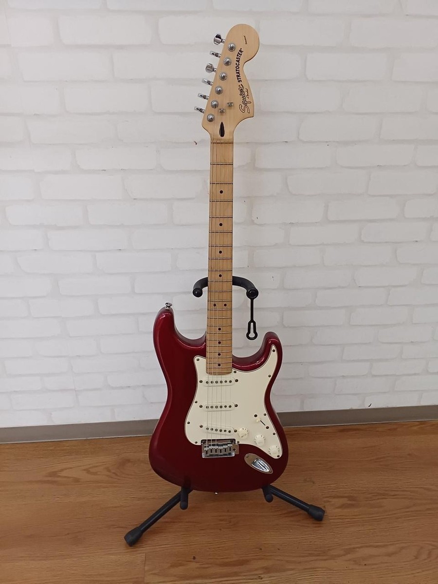 SQUIER STANDARD STRATOCASTER Used Maple neck Maple fingerboard